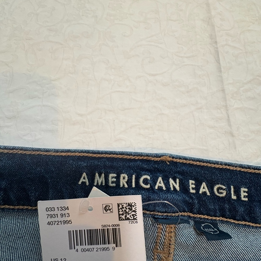 American Eagle Strigid Relaxed Denim Shorts Size 12/31 High Rise Frayed Hem J2Y - Picture 5 of 9